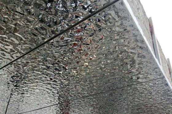 الصين تخصيص لوحات السقف الفولاذ المقاوم للصدأ الحجم للمطاعم / الحانات / غرف الانتظار المزود